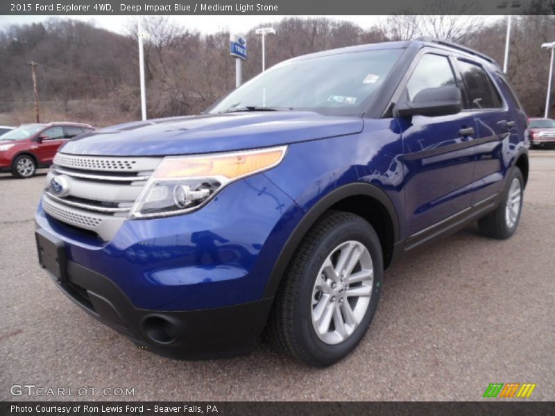 Front 3/4 View of 2015 Explorer 4WD