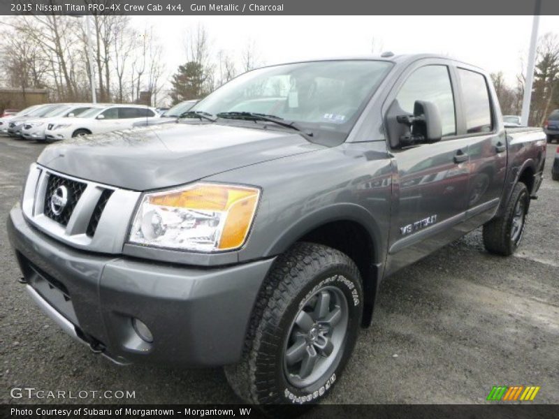 Front 3/4 View of 2015 Titan PRO-4X Crew Cab 4x4