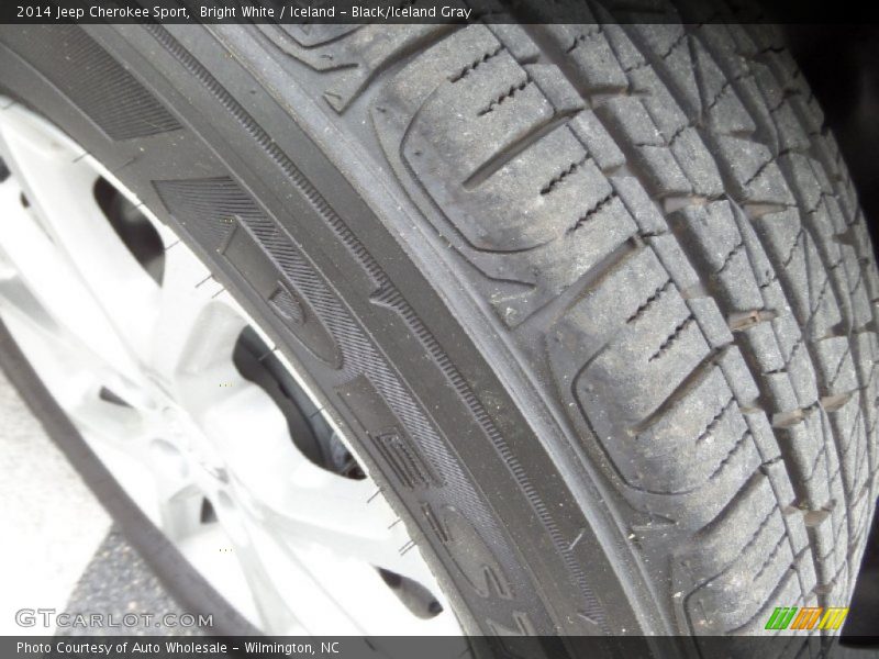 Bright White / Iceland - Black/Iceland Gray 2014 Jeep Cherokee Sport