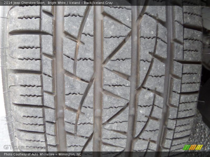 Bright White / Iceland - Black/Iceland Gray 2014 Jeep Cherokee Sport