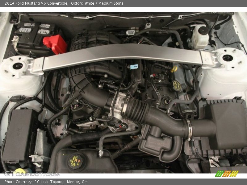 Oxford White / Medium Stone 2014 Ford Mustang V6 Convertible