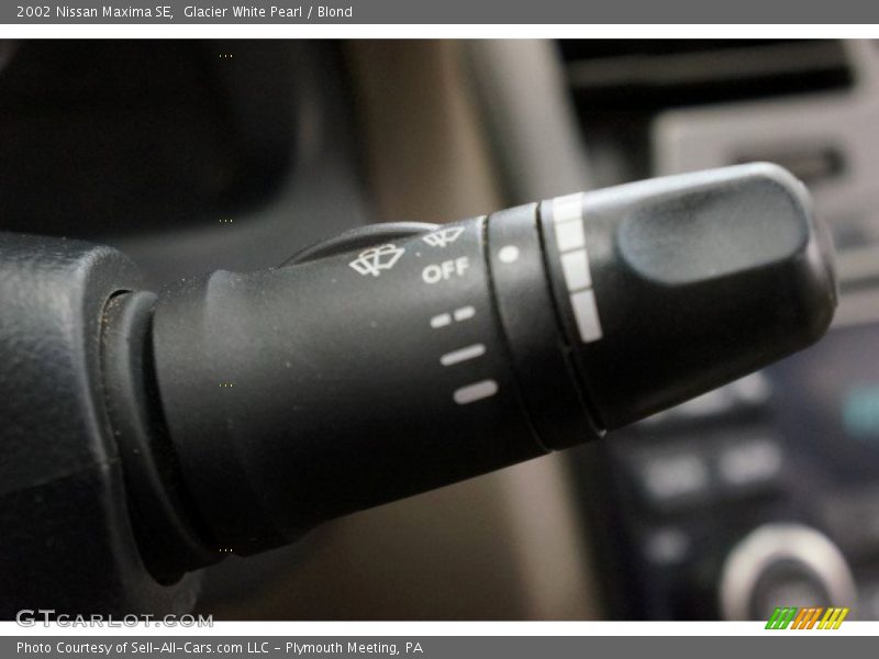 Glacier White Pearl / Blond 2002 Nissan Maxima SE
