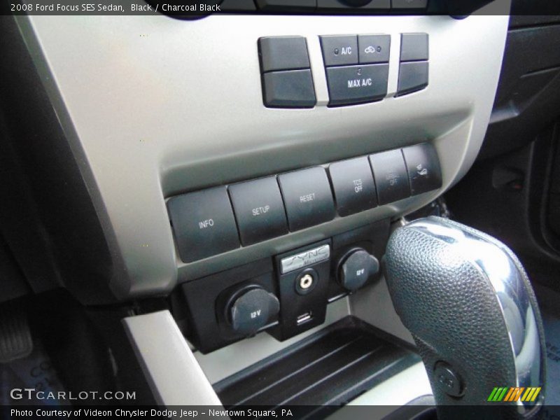 Black / Charcoal Black 2008 Ford Focus SES Sedan