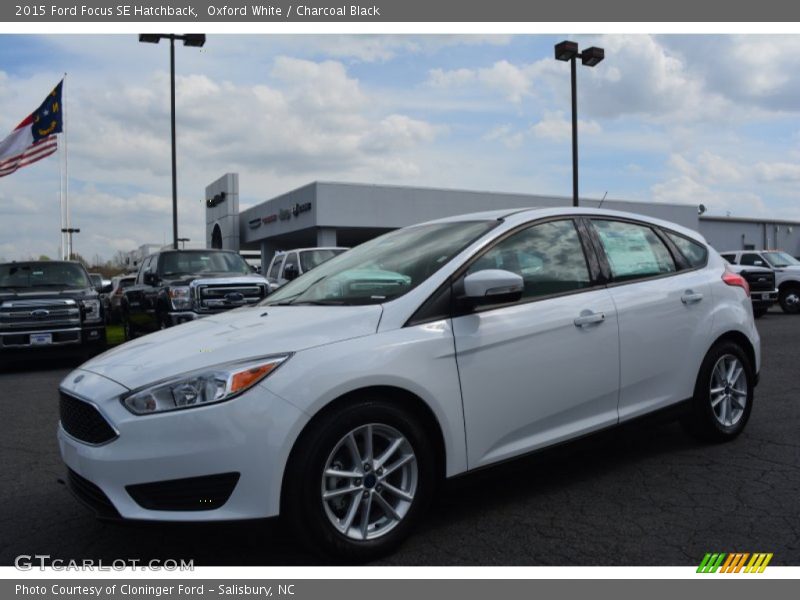 Front 3/4 View of 2015 Focus SE Hatchback
