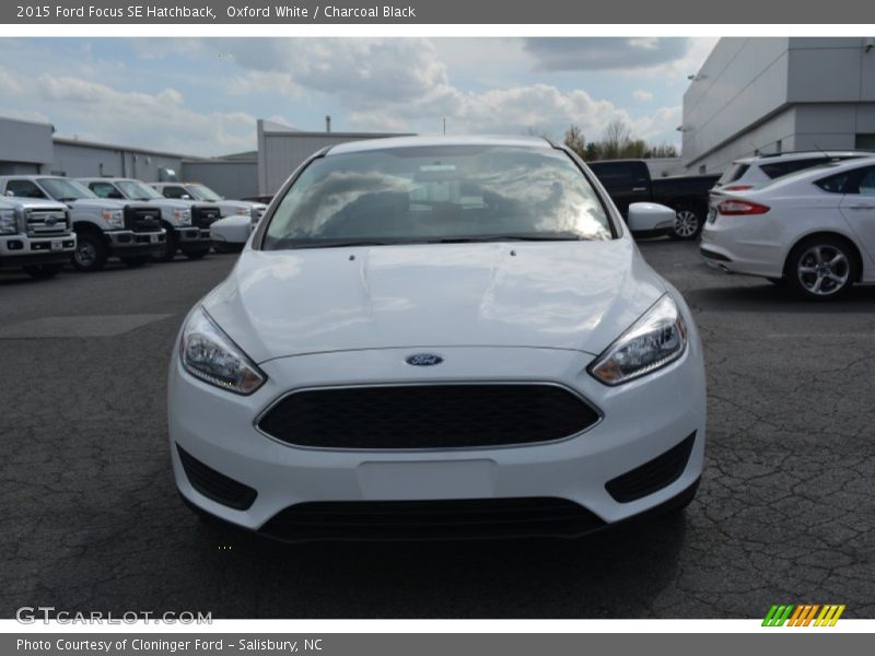 Oxford White / Charcoal Black 2015 Ford Focus SE Hatchback