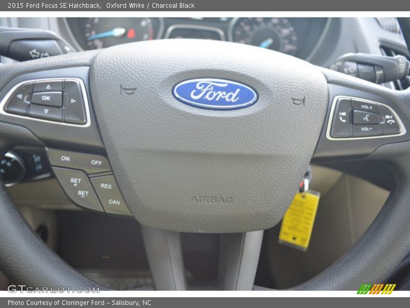 Oxford White / Charcoal Black 2015 Ford Focus SE Hatchback