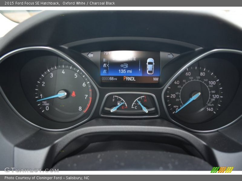 Oxford White / Charcoal Black 2015 Ford Focus SE Hatchback
