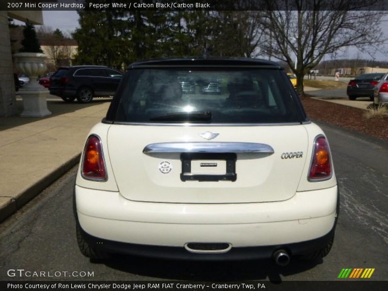 Pepper White / Carbon Black/Carbon Black 2007 Mini Cooper Hardtop