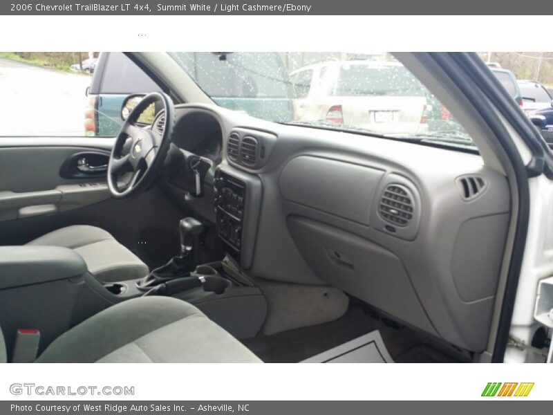 Summit White / Light Cashmere/Ebony 2006 Chevrolet TrailBlazer LT 4x4