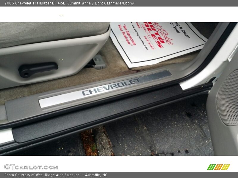 Summit White / Light Cashmere/Ebony 2006 Chevrolet TrailBlazer LT 4x4