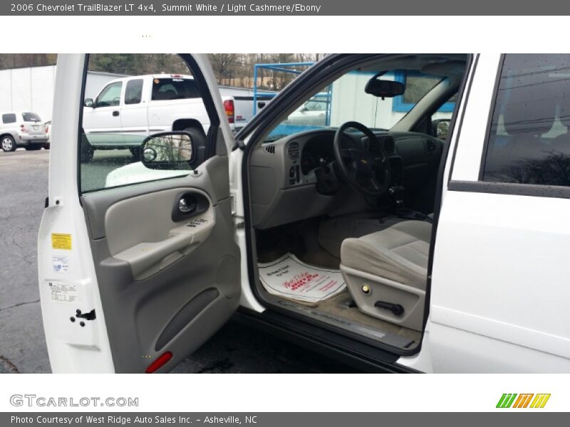 Summit White / Light Cashmere/Ebony 2006 Chevrolet TrailBlazer LT 4x4