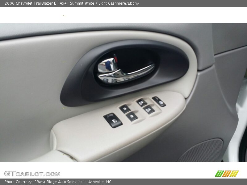Summit White / Light Cashmere/Ebony 2006 Chevrolet TrailBlazer LT 4x4