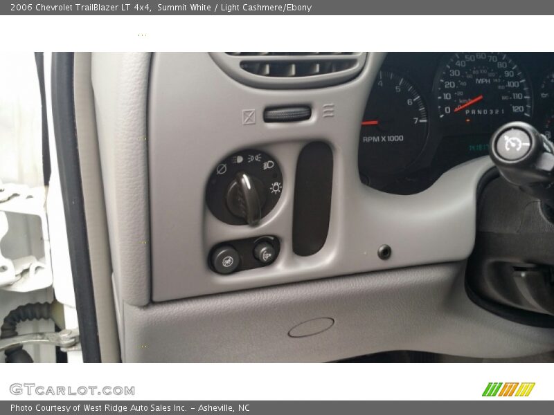 Summit White / Light Cashmere/Ebony 2006 Chevrolet TrailBlazer LT 4x4