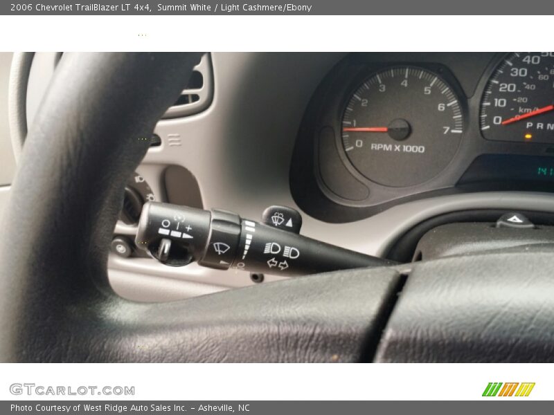 Summit White / Light Cashmere/Ebony 2006 Chevrolet TrailBlazer LT 4x4