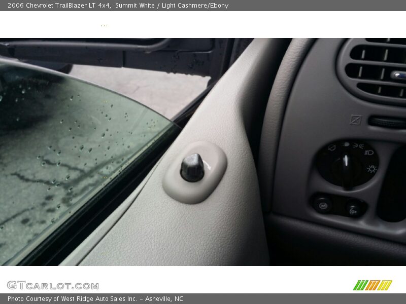 Summit White / Light Cashmere/Ebony 2006 Chevrolet TrailBlazer LT 4x4