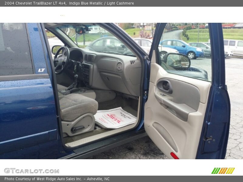 Indigo Blue Metallic / Light Cashmere 2004 Chevrolet TrailBlazer LT 4x4