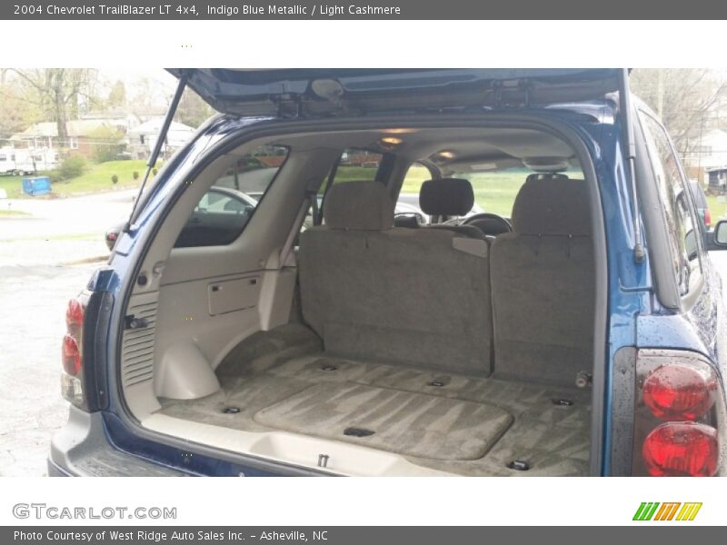 Indigo Blue Metallic / Light Cashmere 2004 Chevrolet TrailBlazer LT 4x4