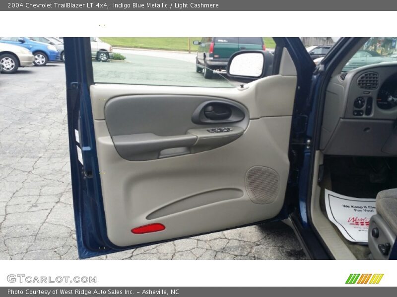 Indigo Blue Metallic / Light Cashmere 2004 Chevrolet TrailBlazer LT 4x4