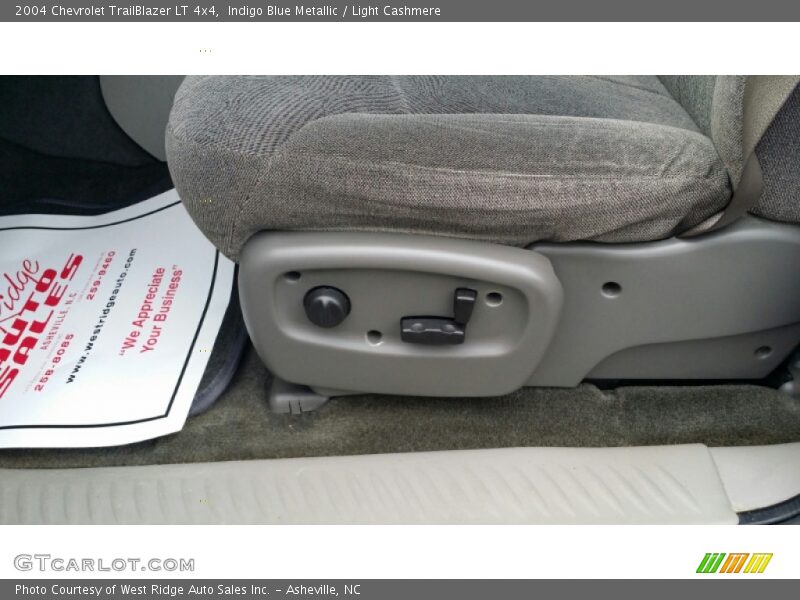 Indigo Blue Metallic / Light Cashmere 2004 Chevrolet TrailBlazer LT 4x4