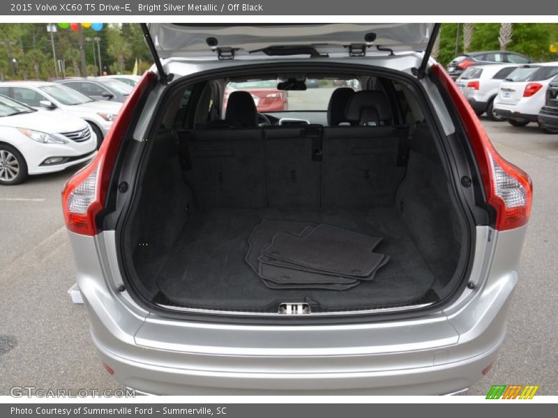 Bright Silver Metallic / Off Black 2015 Volvo XC60 T5 Drive-E