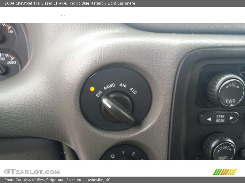 Indigo Blue Metallic / Light Cashmere 2004 Chevrolet TrailBlazer LT 4x4