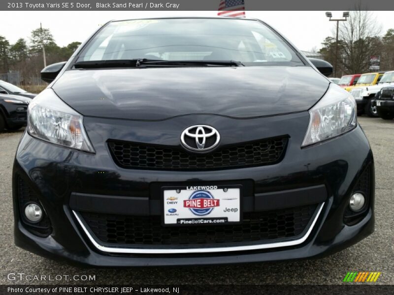 Black Sand Pearl / Dark Gray 2013 Toyota Yaris SE 5 Door