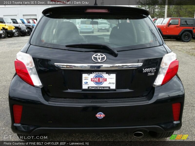 Black Sand Pearl / Dark Gray 2013 Toyota Yaris SE 5 Door