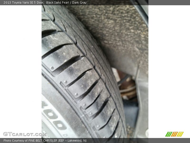 Black Sand Pearl / Dark Gray 2013 Toyota Yaris SE 5 Door