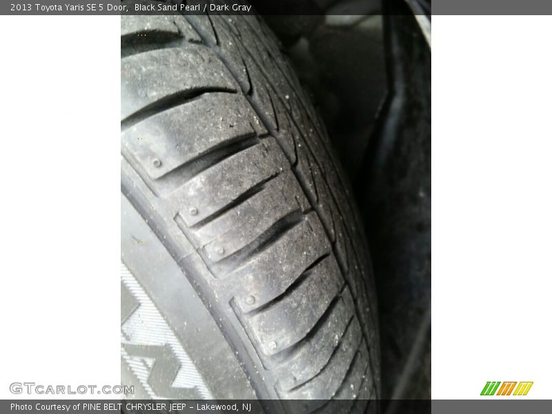 Black Sand Pearl / Dark Gray 2013 Toyota Yaris SE 5 Door