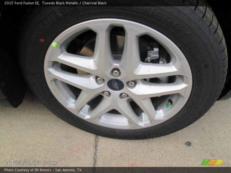 Tuxedo Black Metallic / Charcoal Black 2015 Ford Fusion SE