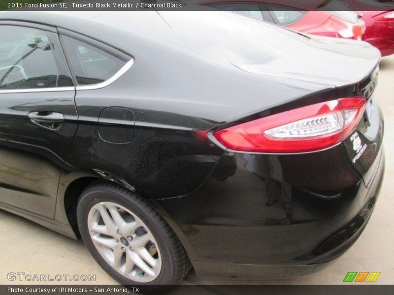 Tuxedo Black Metallic / Charcoal Black 2015 Ford Fusion SE