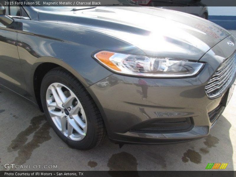 Magnetic Metallic / Charcoal Black 2015 Ford Fusion SE