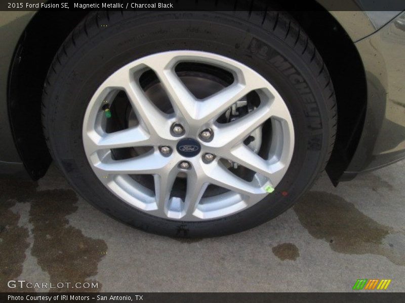 Magnetic Metallic / Charcoal Black 2015 Ford Fusion SE