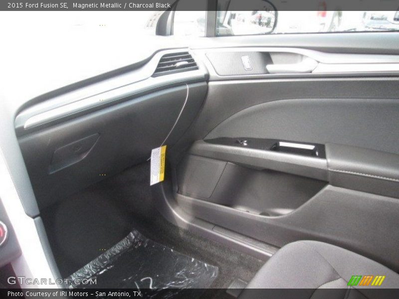 Magnetic Metallic / Charcoal Black 2015 Ford Fusion SE