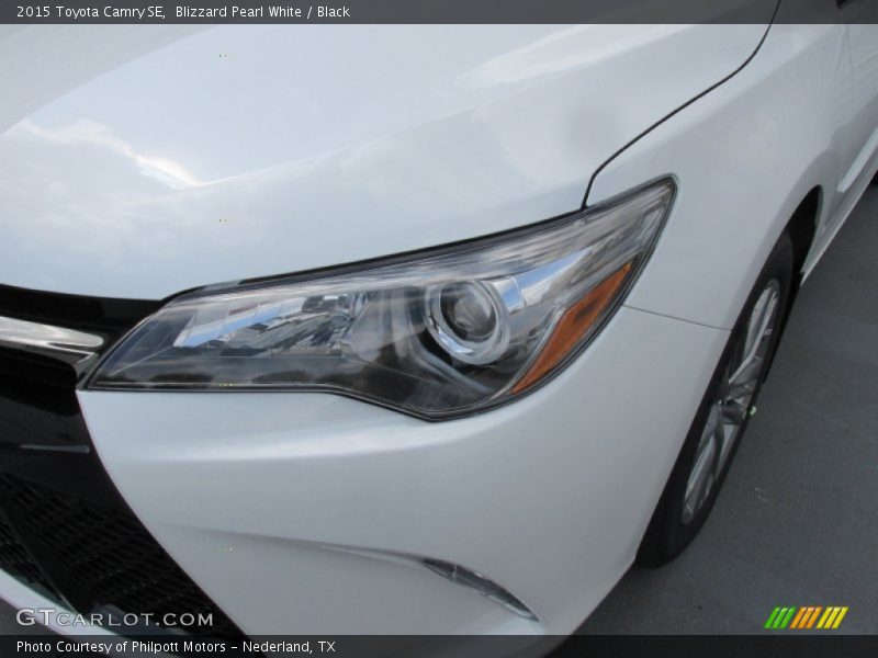 Blizzard Pearl White / Black 2015 Toyota Camry SE
