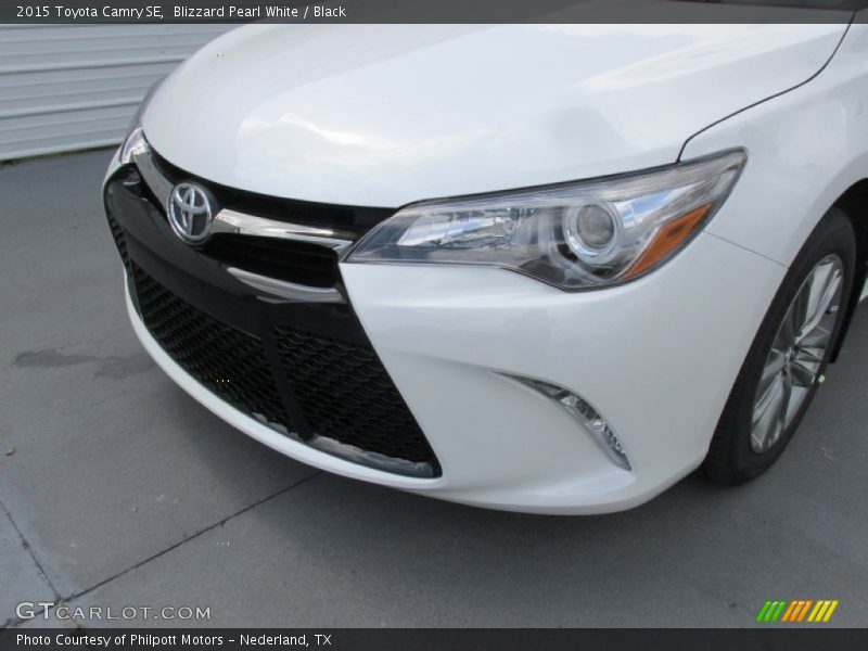 Blizzard Pearl White / Black 2015 Toyota Camry SE