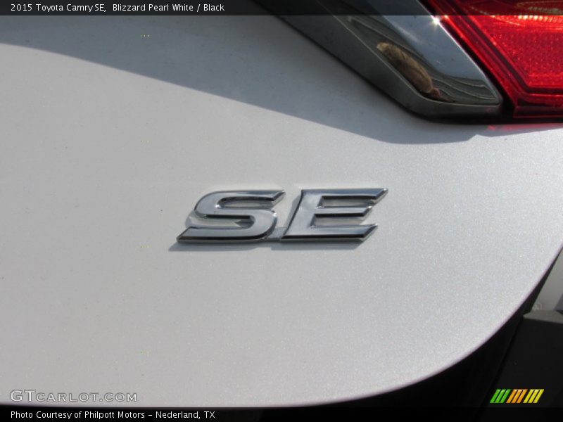 Blizzard Pearl White / Black 2015 Toyota Camry SE
