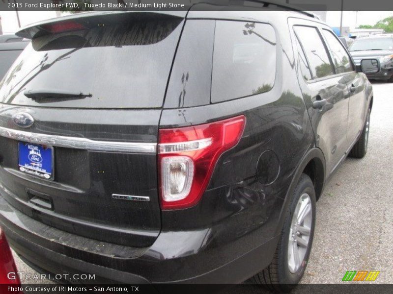 Tuxedo Black / Medium Light Stone 2015 Ford Explorer FWD