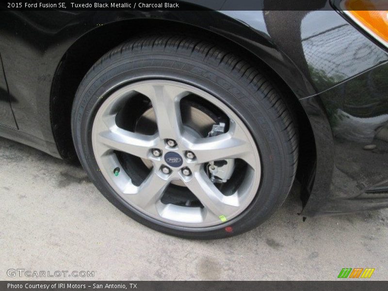 Tuxedo Black Metallic / Charcoal Black 2015 Ford Fusion SE