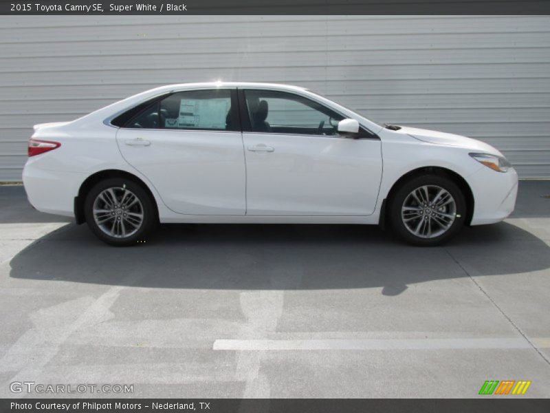 Super White / Black 2015 Toyota Camry SE