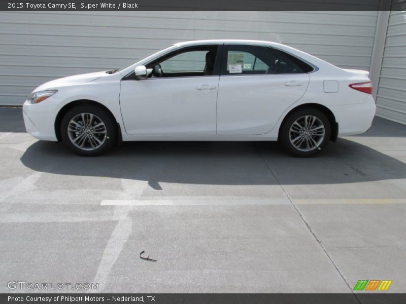 Super White / Black 2015 Toyota Camry SE