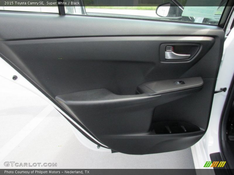 Super White / Black 2015 Toyota Camry SE