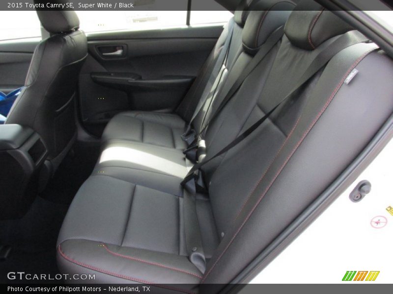 Super White / Black 2015 Toyota Camry SE