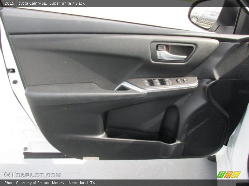 Super White / Black 2015 Toyota Camry SE