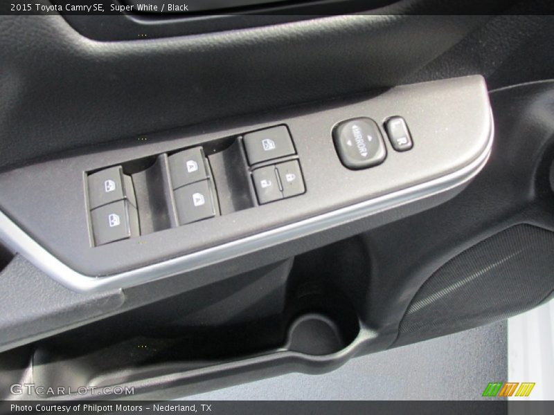 Super White / Black 2015 Toyota Camry SE