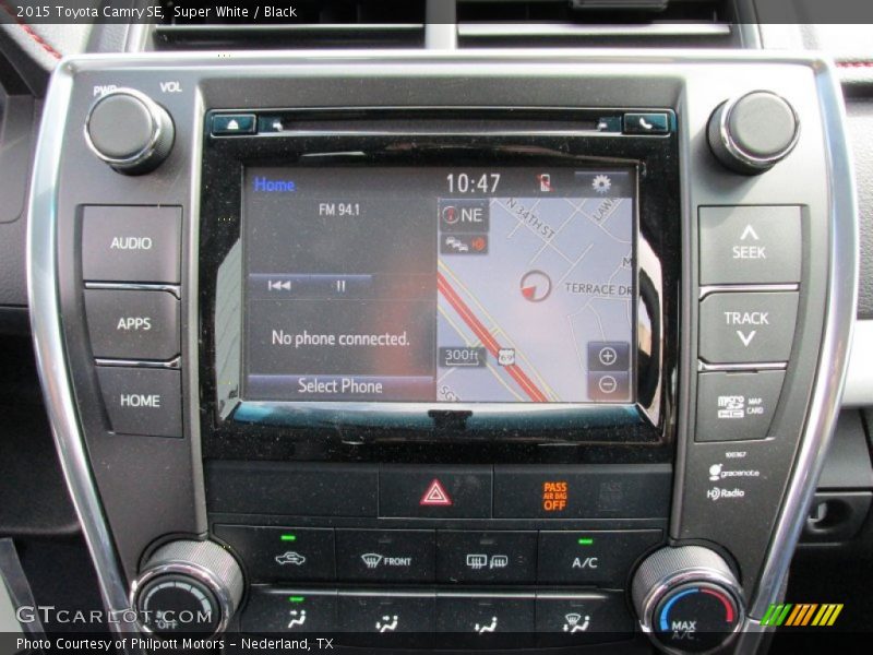 Super White / Black 2015 Toyota Camry SE