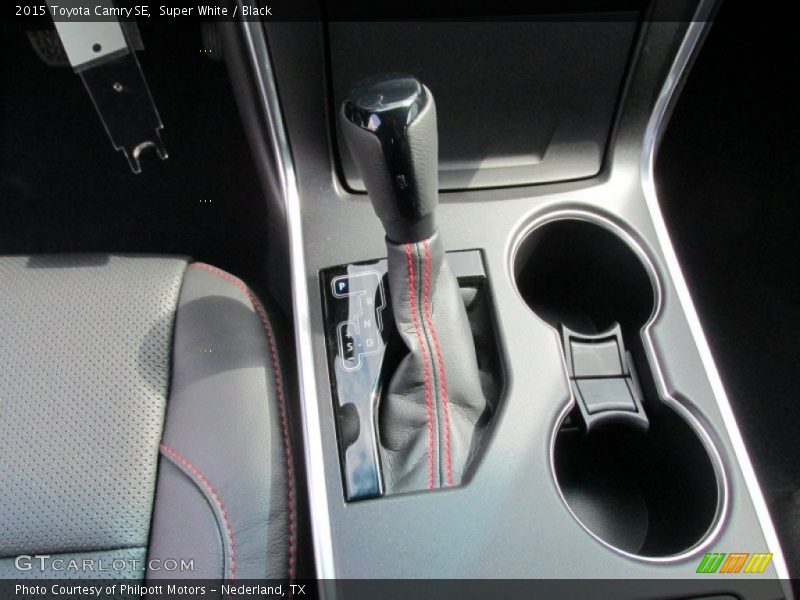 Super White / Black 2015 Toyota Camry SE