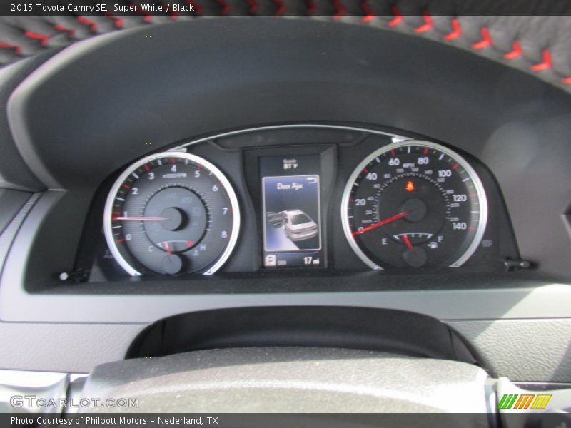 Super White / Black 2015 Toyota Camry SE