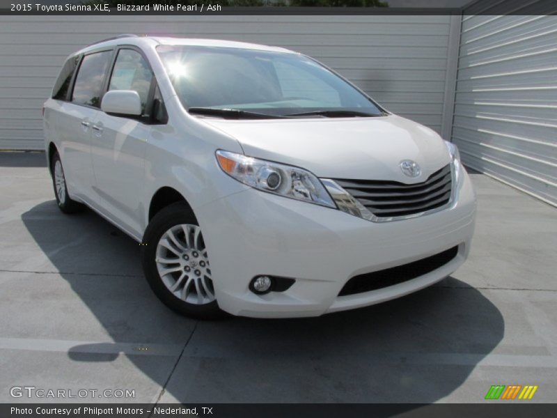 Front 3/4 View of 2015 Sienna XLE