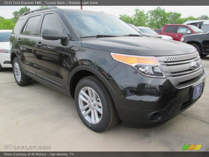 Front 3/4 View of 2015 Explorer FWD